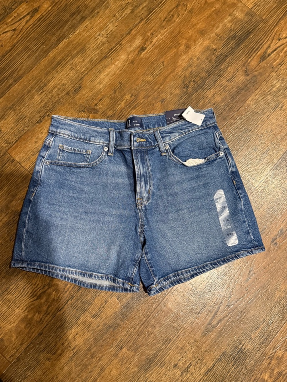Gap 5” mom shorts size 28/6